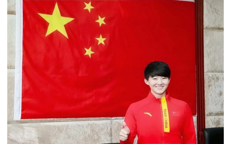 來了，世界冠軍宮乃瑩！